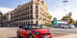 Како од разгледница. MINI Cooper Convertible S