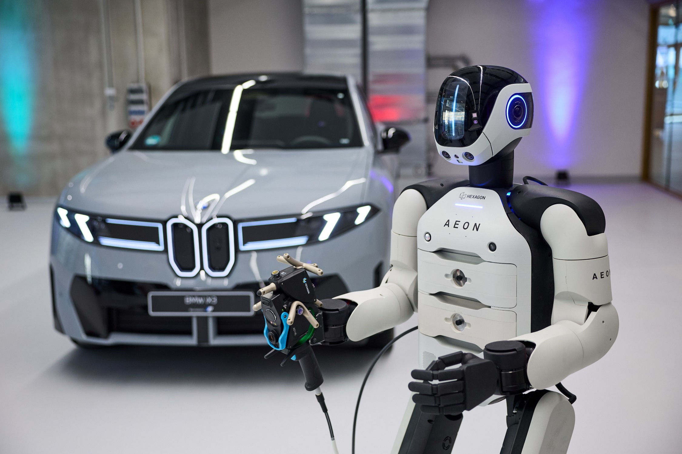 BMW внесува роботи во својата фабрика во Европа
