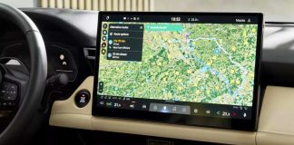 Mazda ги брани големите екрани во возилата