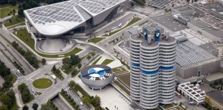 Централата на BMW во Минхен, влече инспирација од четирите цилиндри