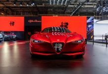 Alfa Romeo со атрактивно шоу во Париз