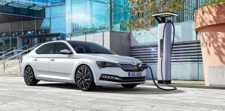 Skoda Superb слави роденден!